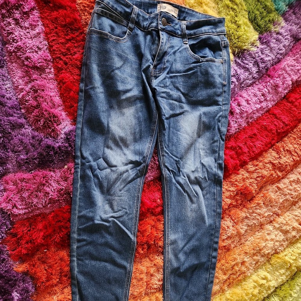 Ladies medium wash skinny jeans size 9 juniors
